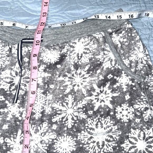 Nautica Womens Gray & White Snowflake Pajama Set Long Sleeve Top & Pants V-Neck - Picture 8 of 10